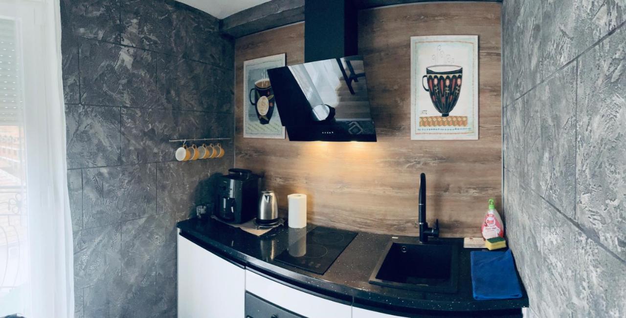 Bubinga Apartment *